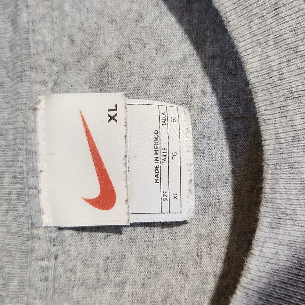 Vintage NIKE .Athletics Graphic T Shirt Grey XL - Picture 5 of 8